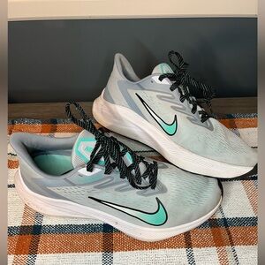 Nike Womens Zoom Winflo 7 Casual Running Shoe